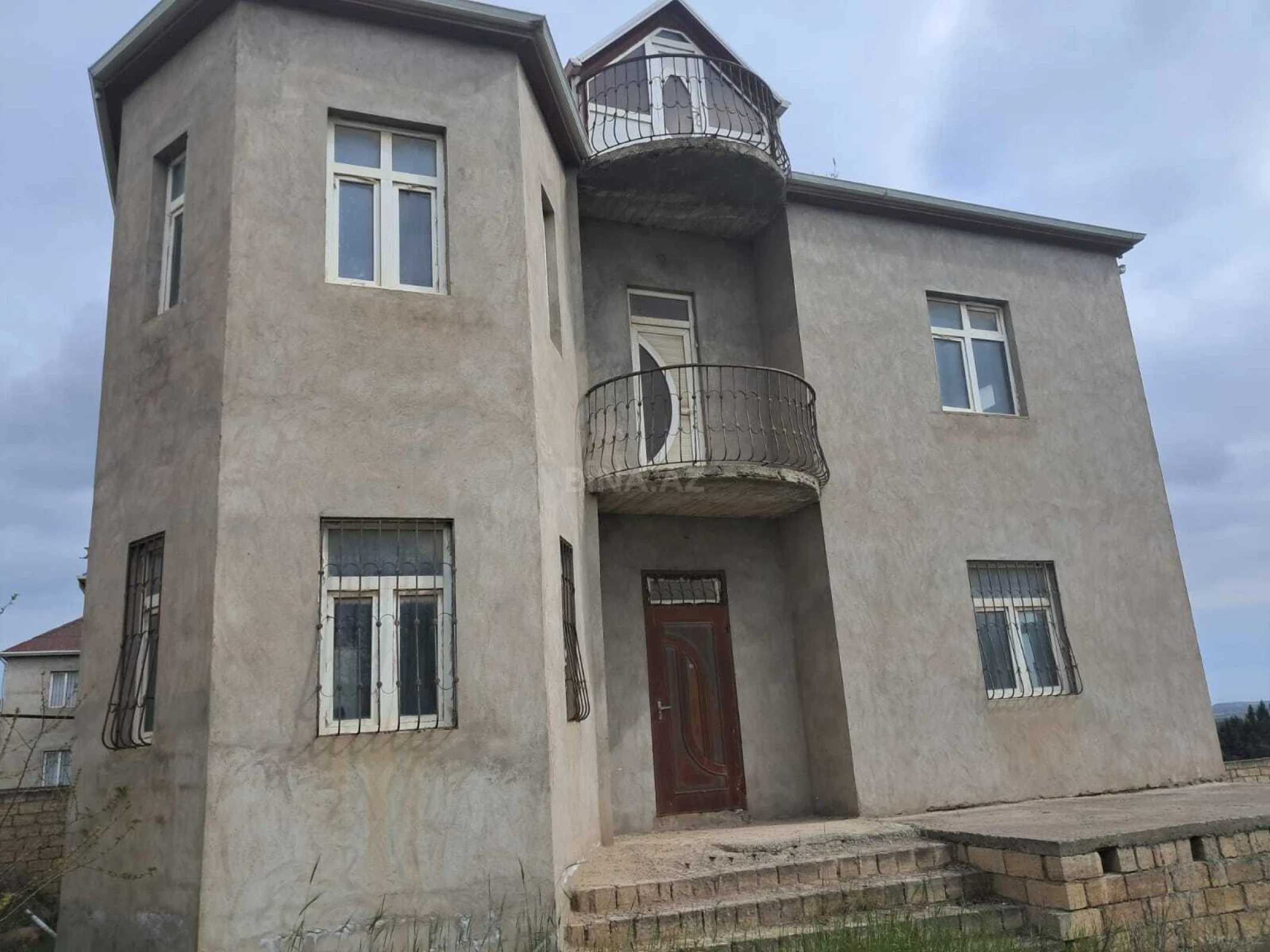 Satılır 6 otaqlı həyət evi 240 m²