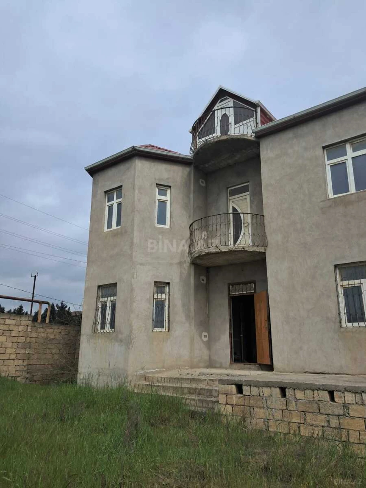 Satılır 6 otaqlı həyət evi 240 m²