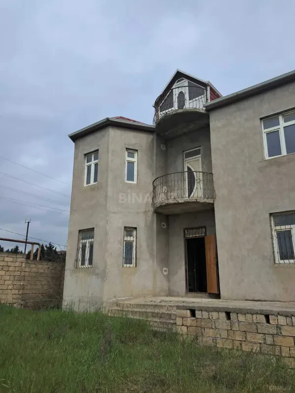 Satılır 6 otaqlı həyət evi 240 m²