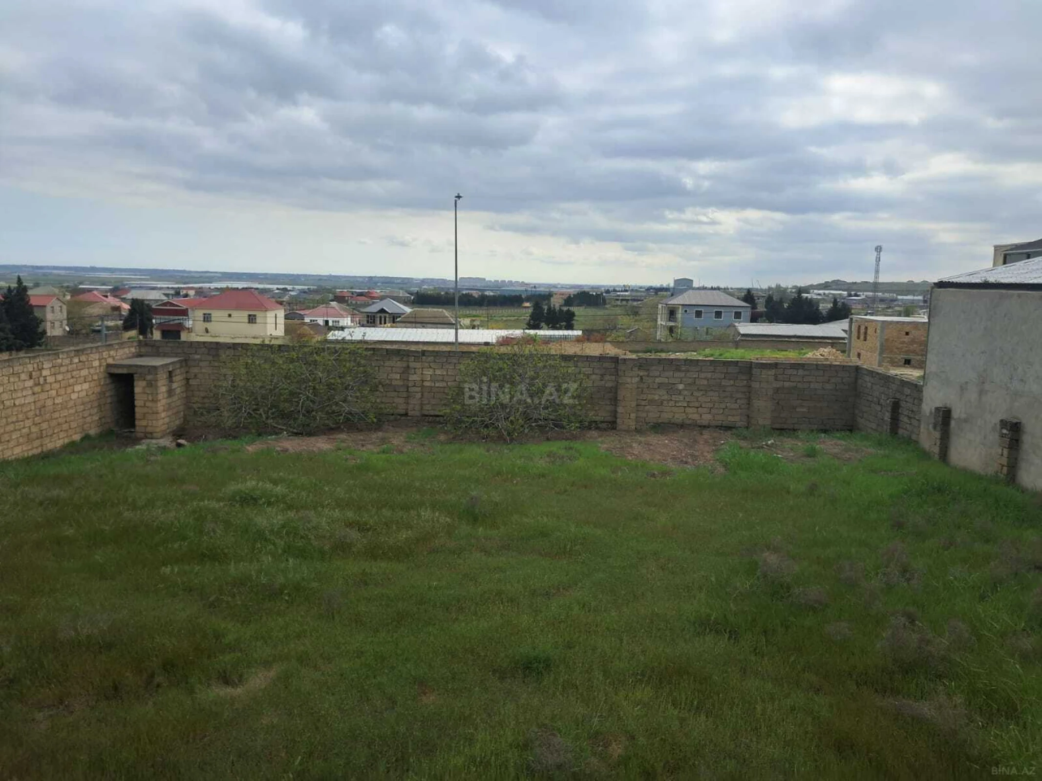 Satılır 6 otaqlı həyət evi 240 m²