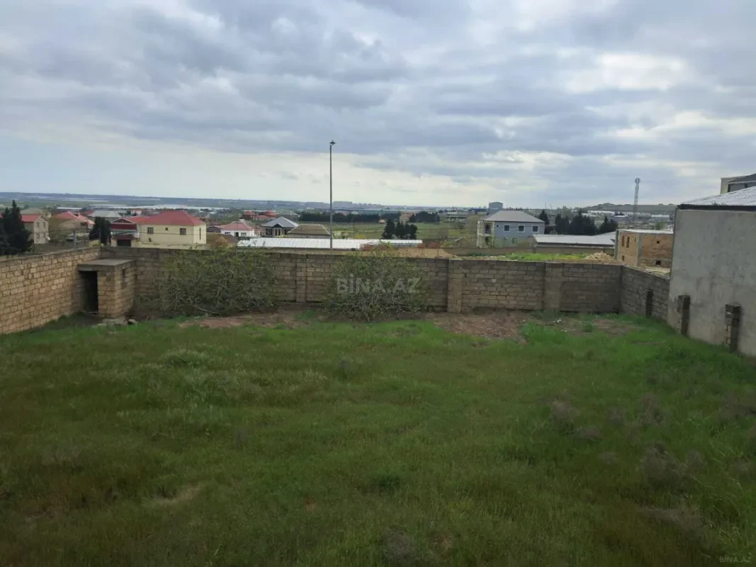 Satılır 6 otaqlı həyət evi 240 m²
