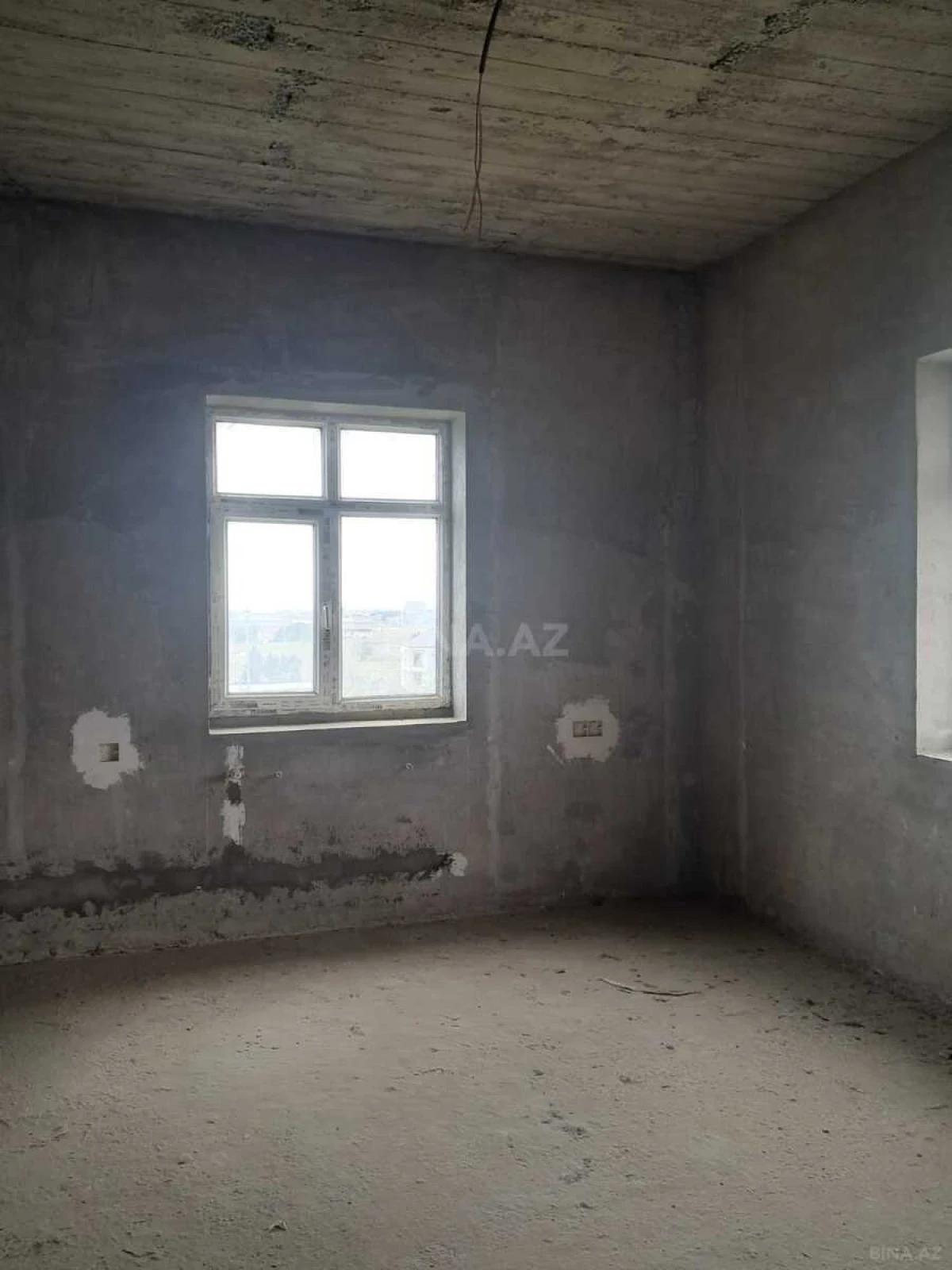 Satılır 6 otaqlı həyət evi 240 m²