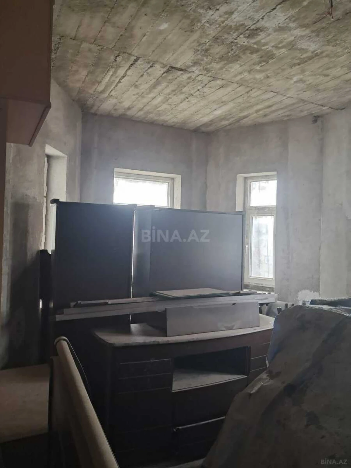 Satılır 6 otaqlı həyət evi 240 m²