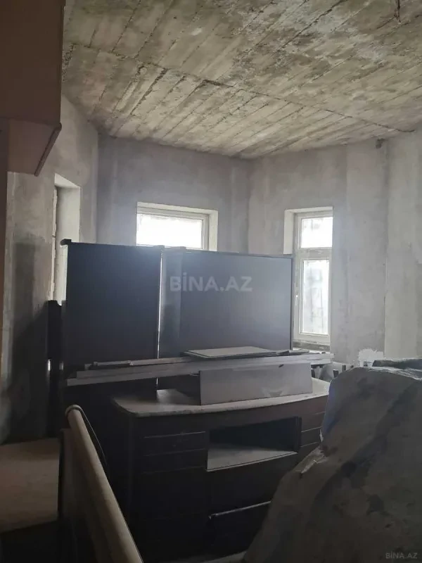 Satılır 6 otaqlı həyət evi 240 m²