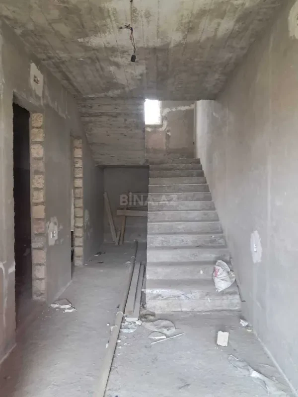 Satılır 6 otaqlı həyət evi 240 m²