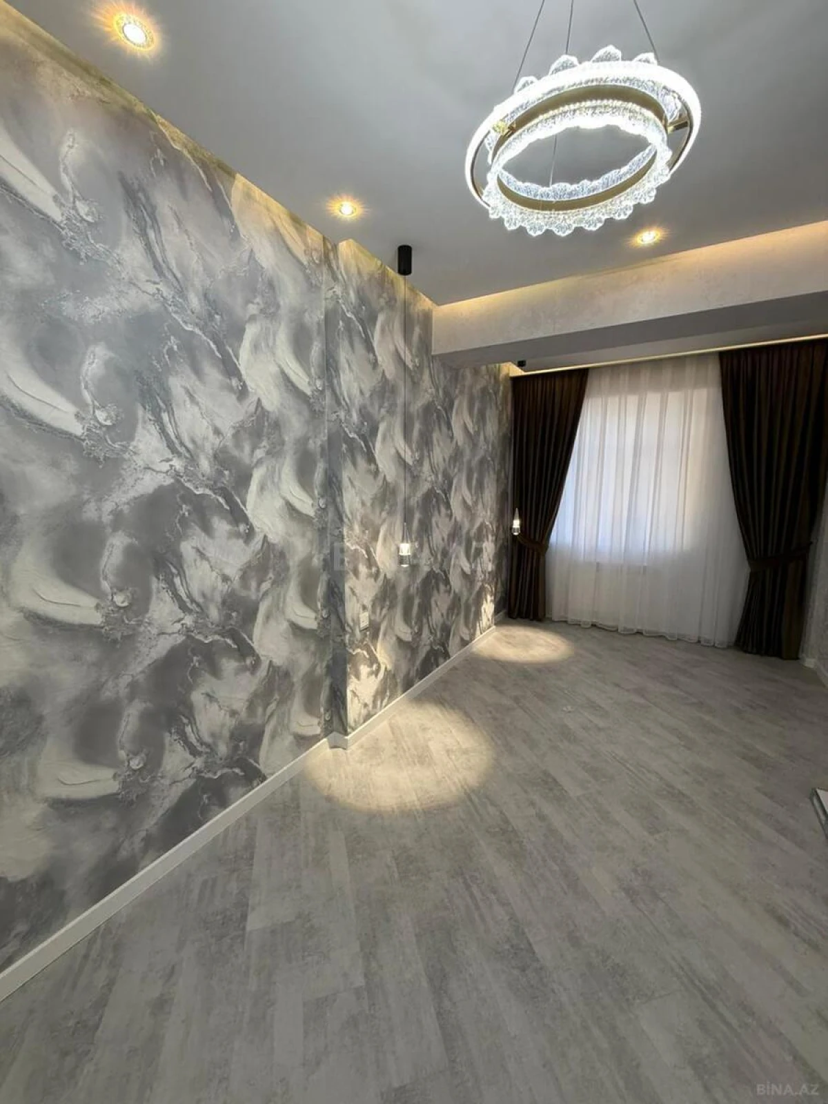 Satılır 3 otaqlı mənzil 125 m²