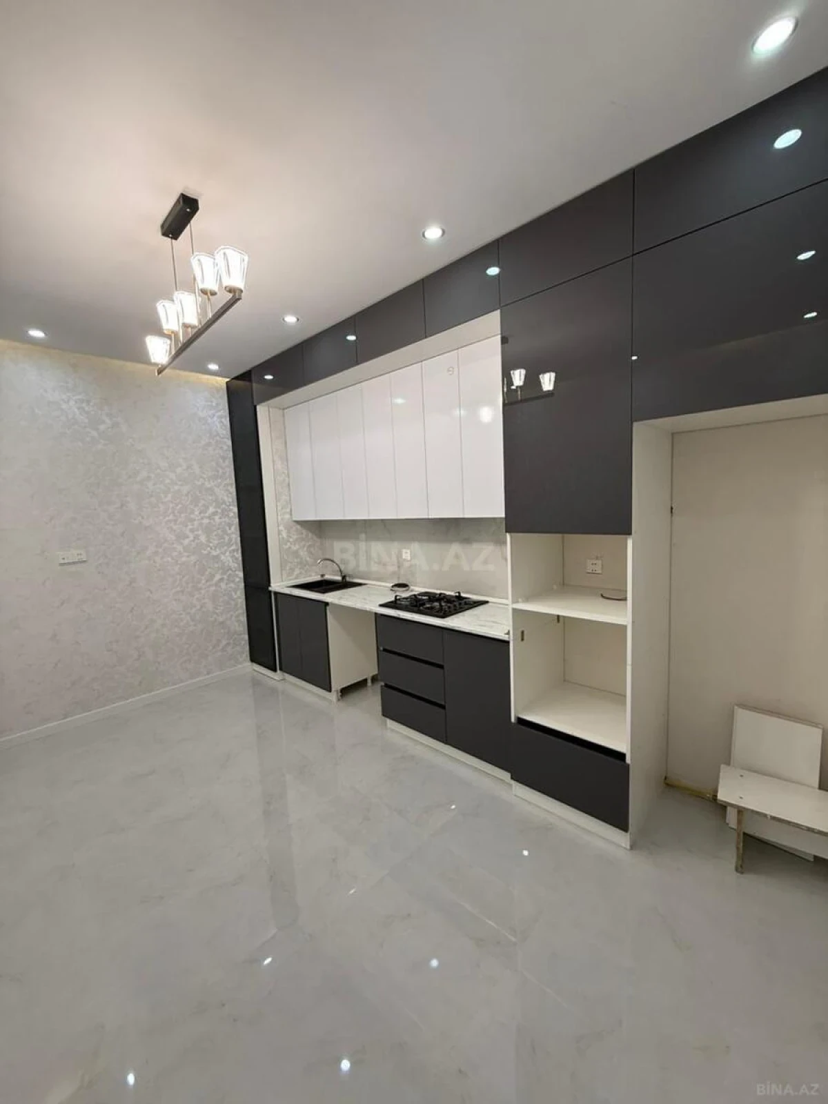 Satılır 3 otaqlı mənzil 125 m²