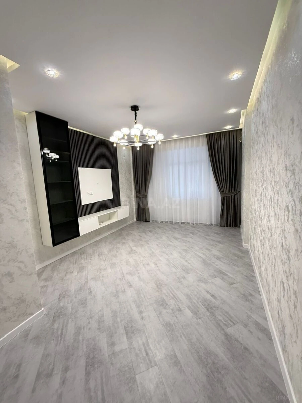 Satılır 3 otaqlı mənzil 125 m²