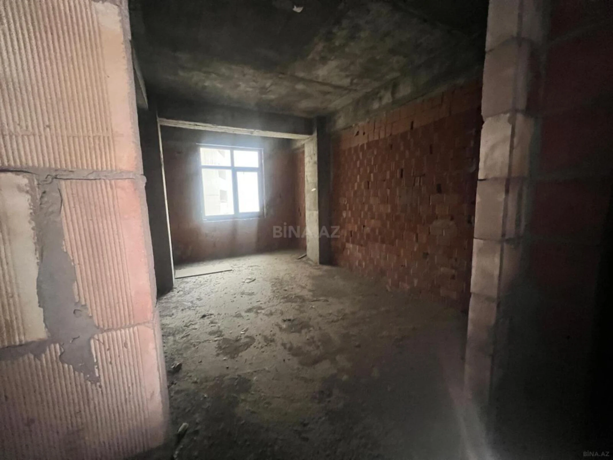 Satılır 3 otaqlı mənzil 184 m²