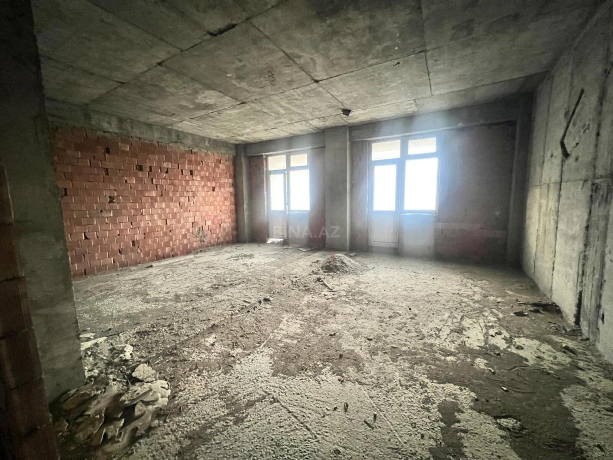 Satılır 3 otaqlı mənzil 184 m²