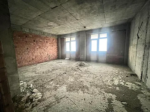 Satılır 3 otaqlı mənzil 184 m²