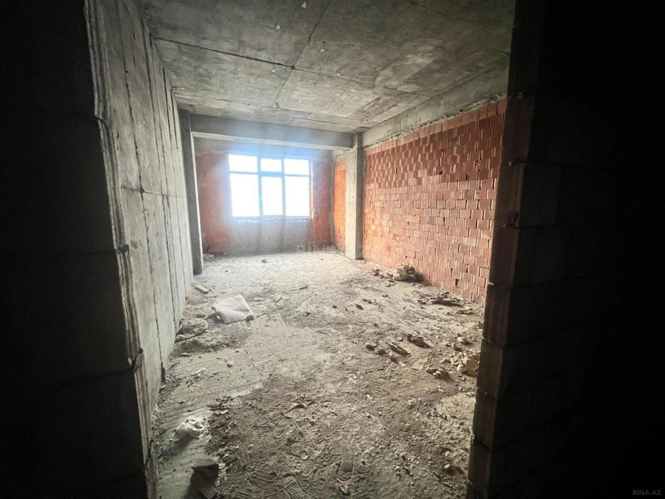 Satılır 3 otaqlı mənzil 184 m²