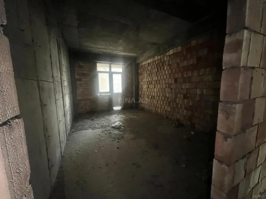 Satılır 3 otaqlı mənzil 184 m²
