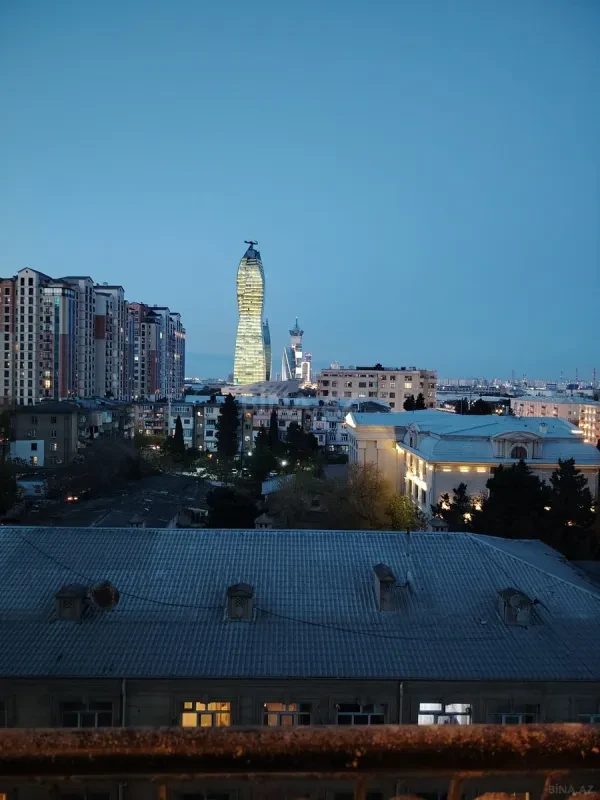 Satılır 3 otaqlı mənzil 125 m²