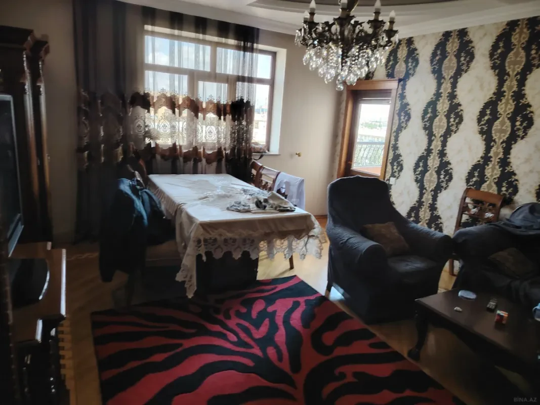 Satılır 3 otaqlı mənzil 125 m²