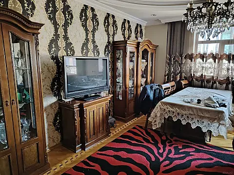 Satılır 3 otaqlı mənzil 125 m²