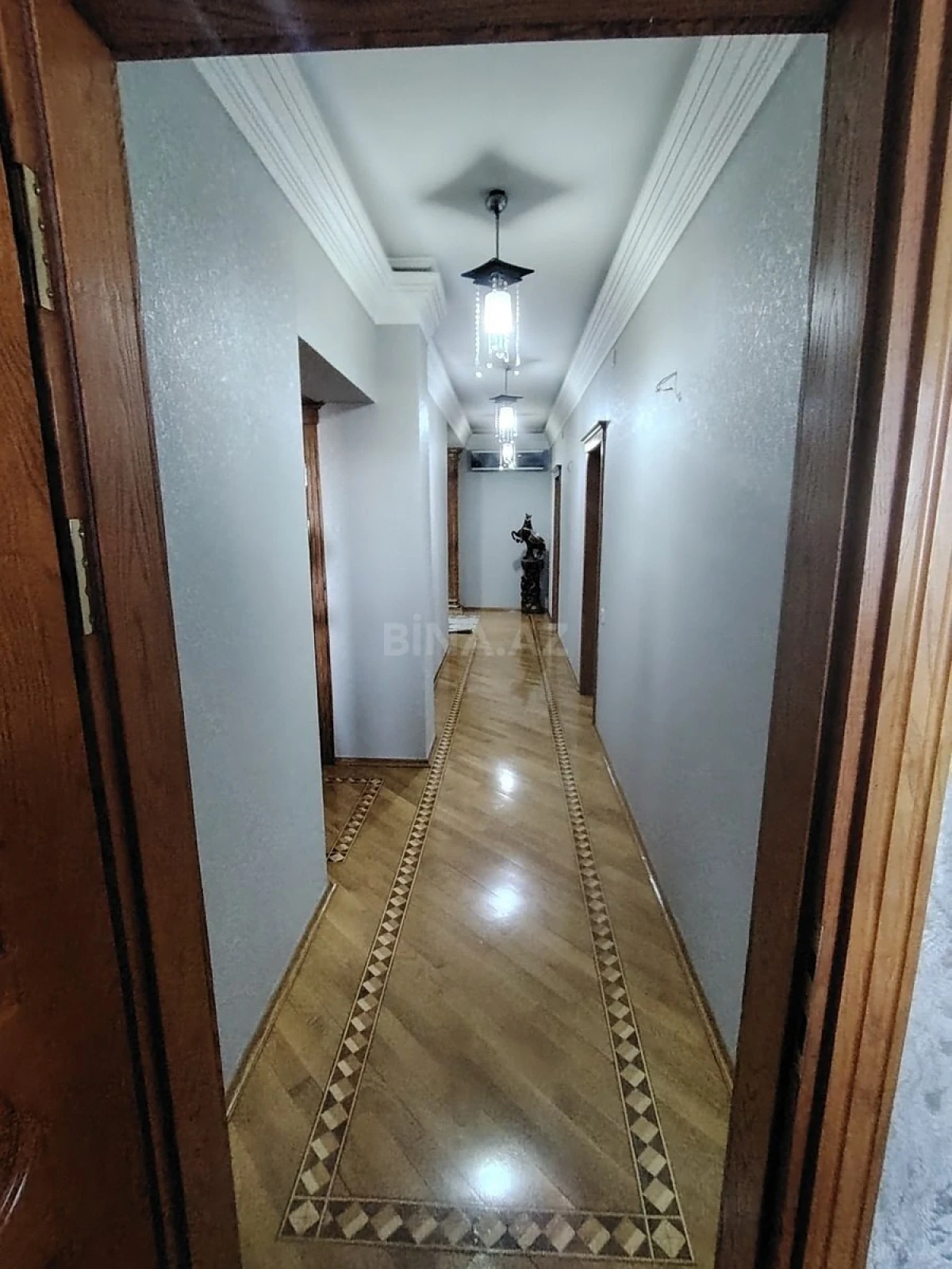 Satılır 3 otaqlı mənzil 125 m²