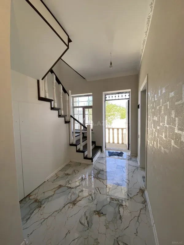 Satılır 4 otaqlı həyət evi 200 m²