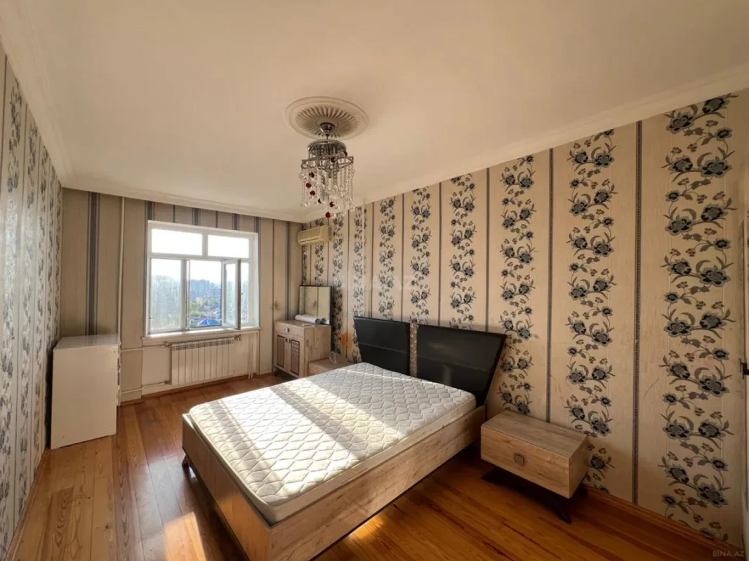 Satılır 4 otaqlı mənzil 120 m²