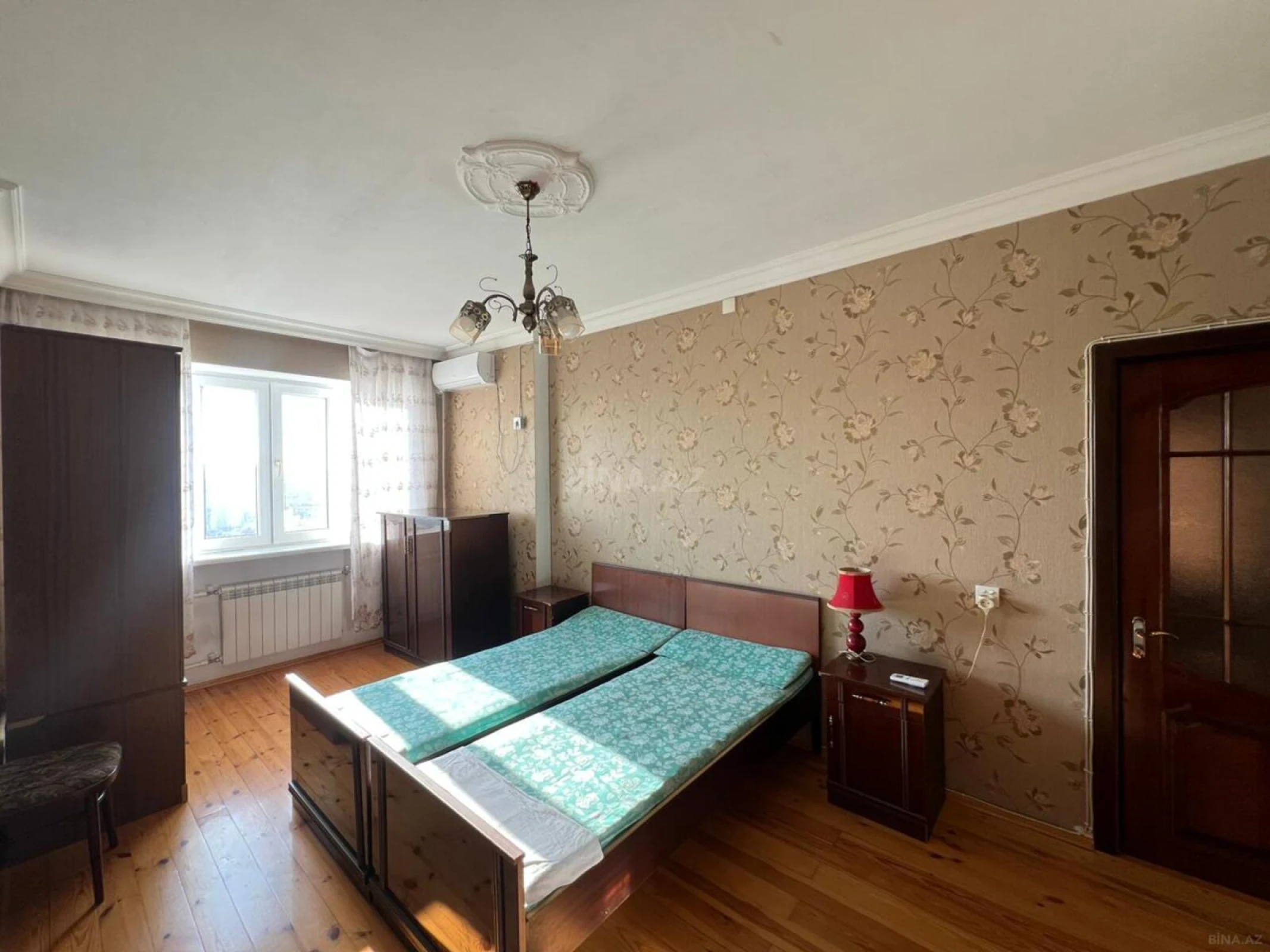 Satılır 4 otaqlı mənzil 120 m²