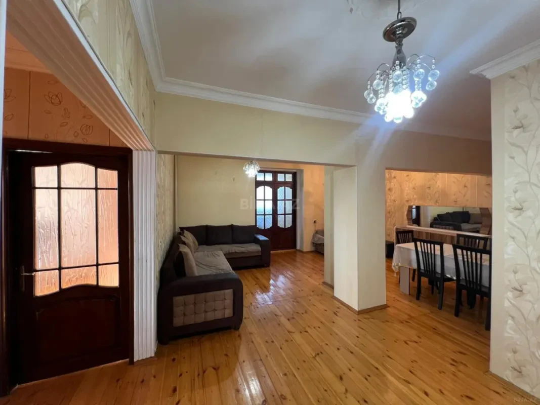 Satılır 4 otaqlı mənzil 120 m²