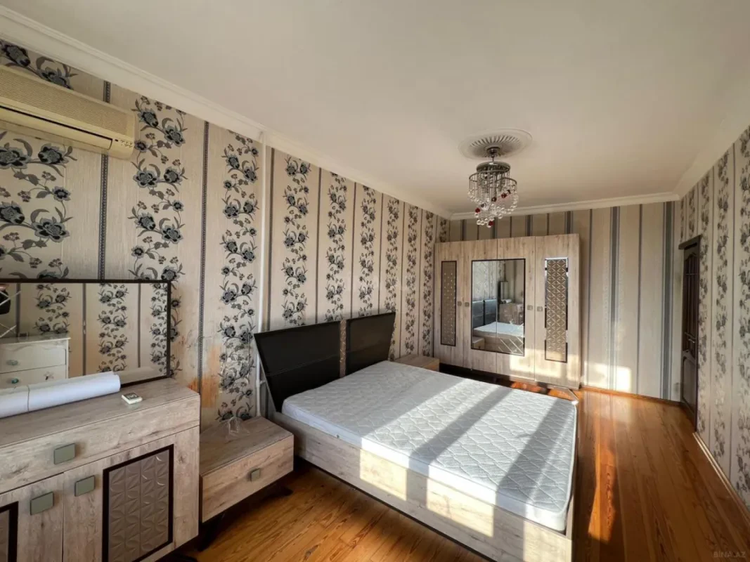 Satılır 4 otaqlı mənzil 120 m²