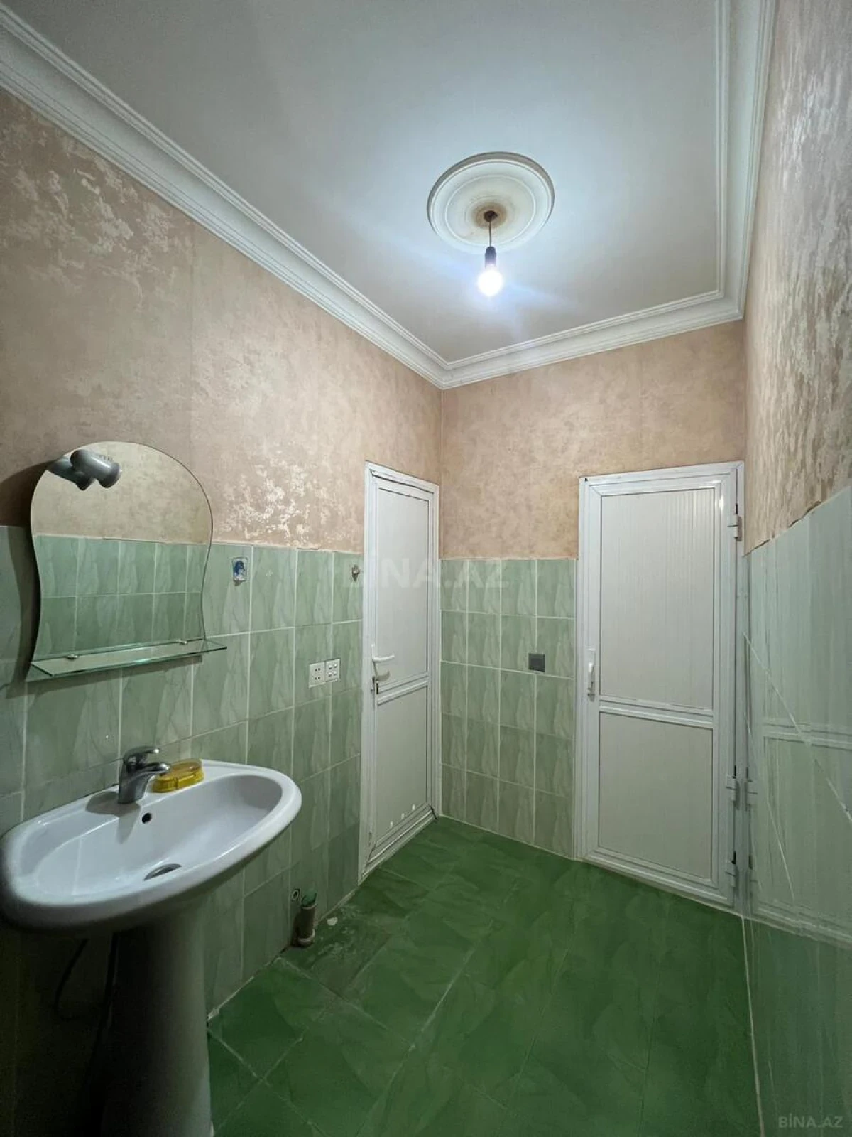 Satılır 4 otaqlı mənzil 120 m²