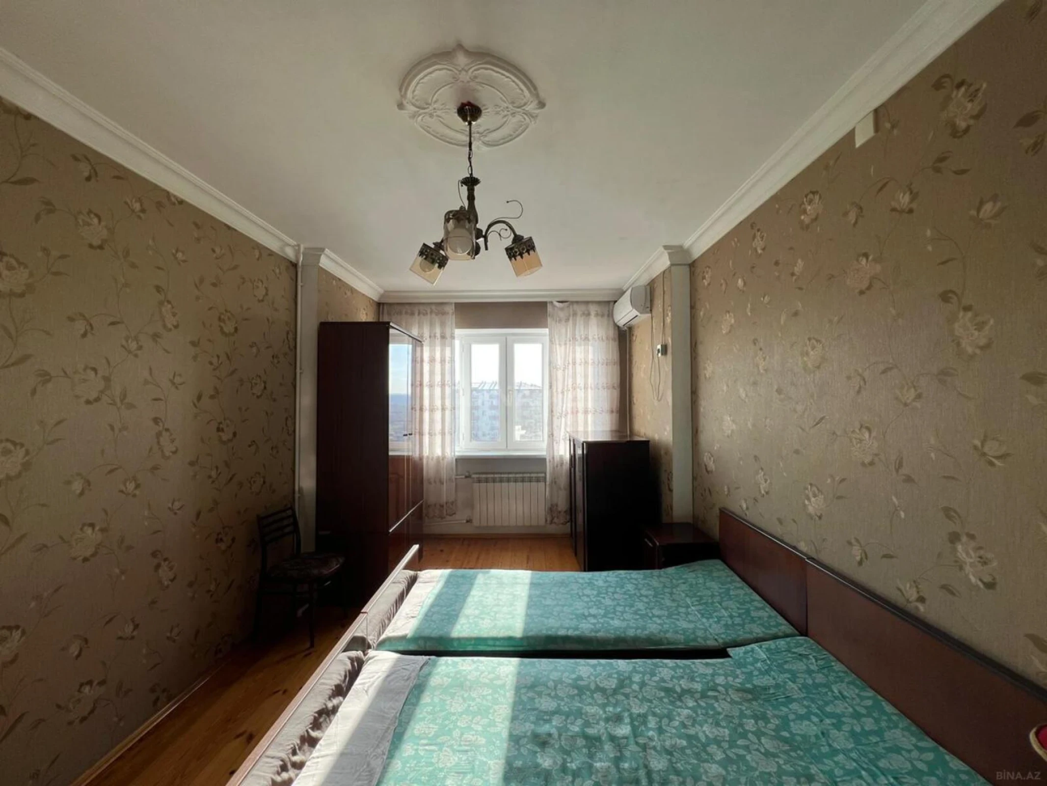 Satılır 4 otaqlı mənzil 120 m²