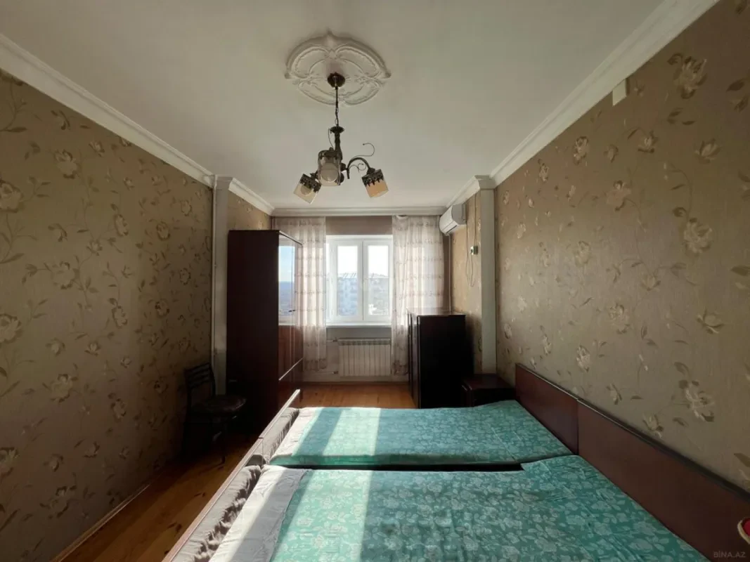 Satılır 4 otaqlı mənzil 120 m²