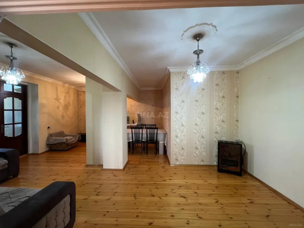 Satılır 4 otaqlı mənzil 120 m²