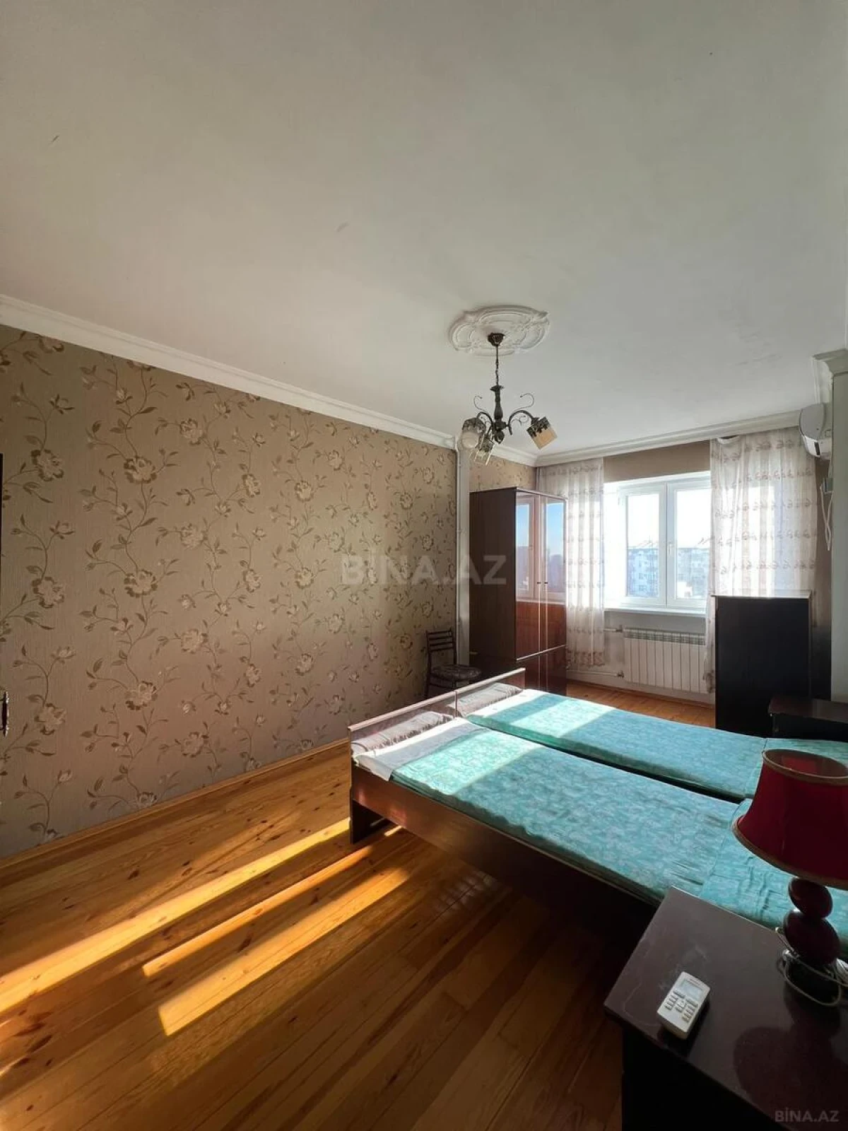 Satılır 4 otaqlı mənzil 120 m²