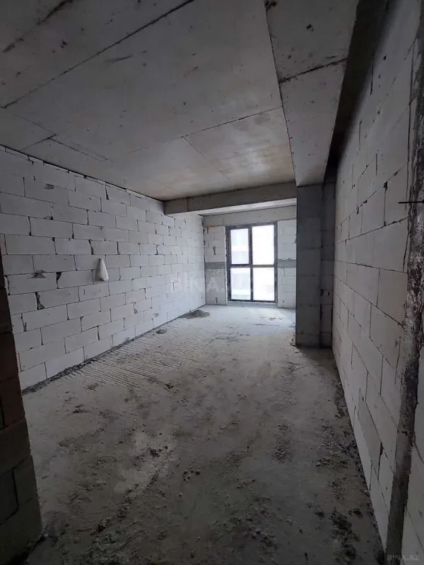 Satılır 4 otaqlı mənzil 303 m²