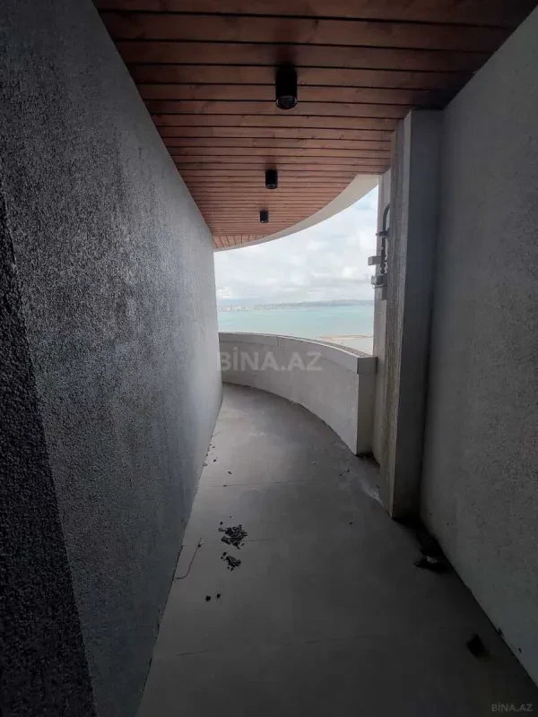 Satılır 4 otaqlı mənzil 303 m²