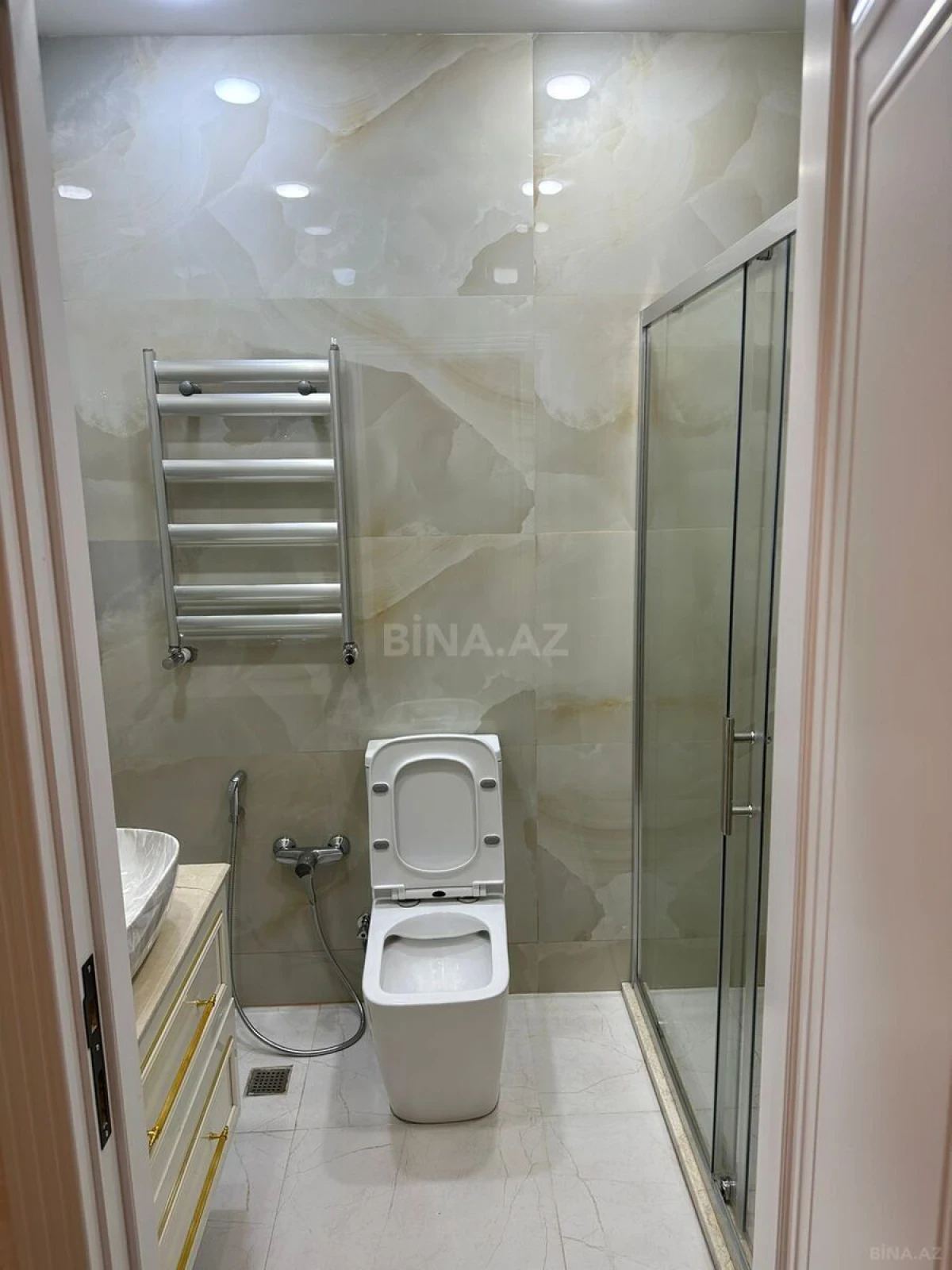 Kirayə verilir 2 otaqlı mənzil 76 m²