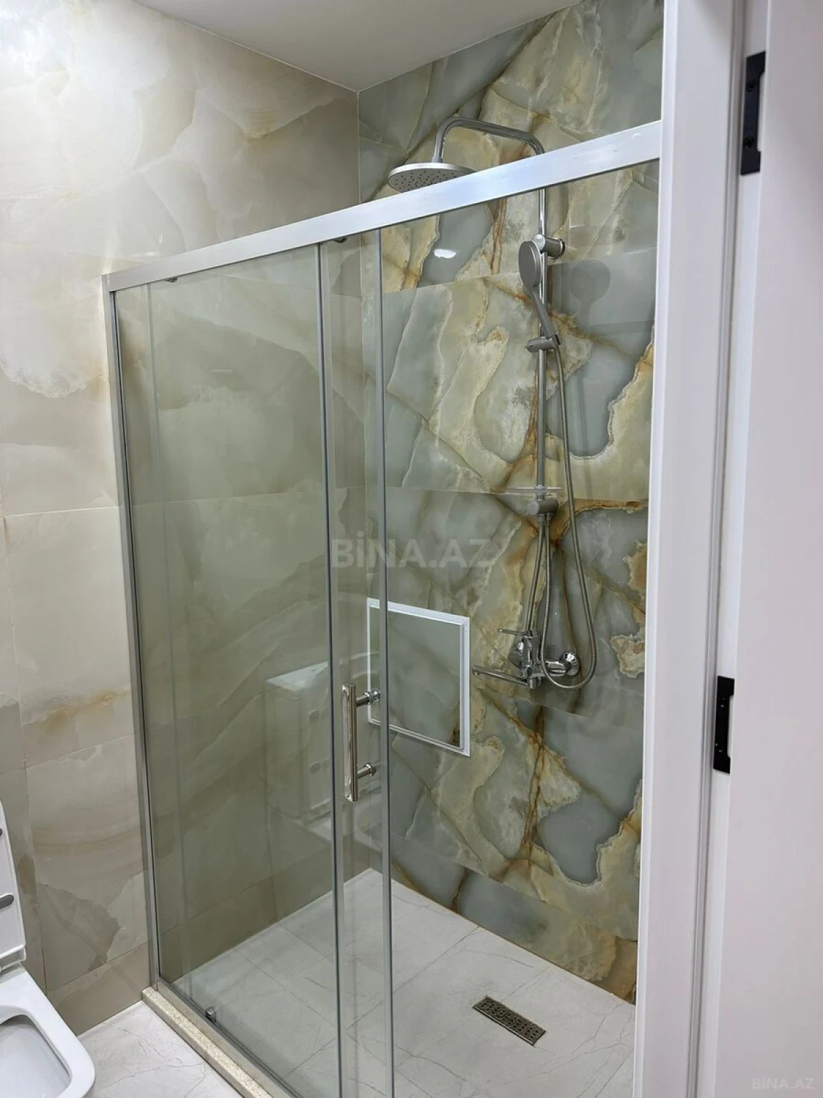 Kirayə verilir 2 otaqlı mənzil 76 m²