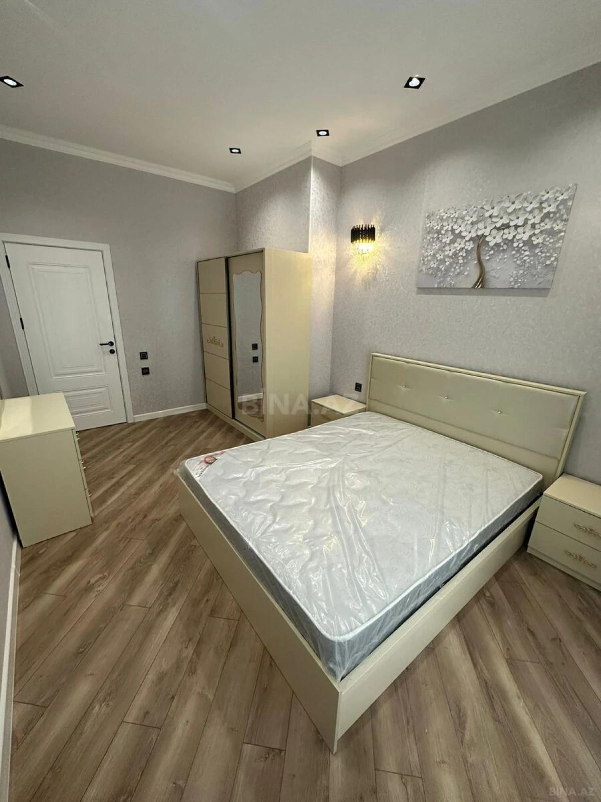 Kirayə verilir 2 otaqlı mənzil 76 m²