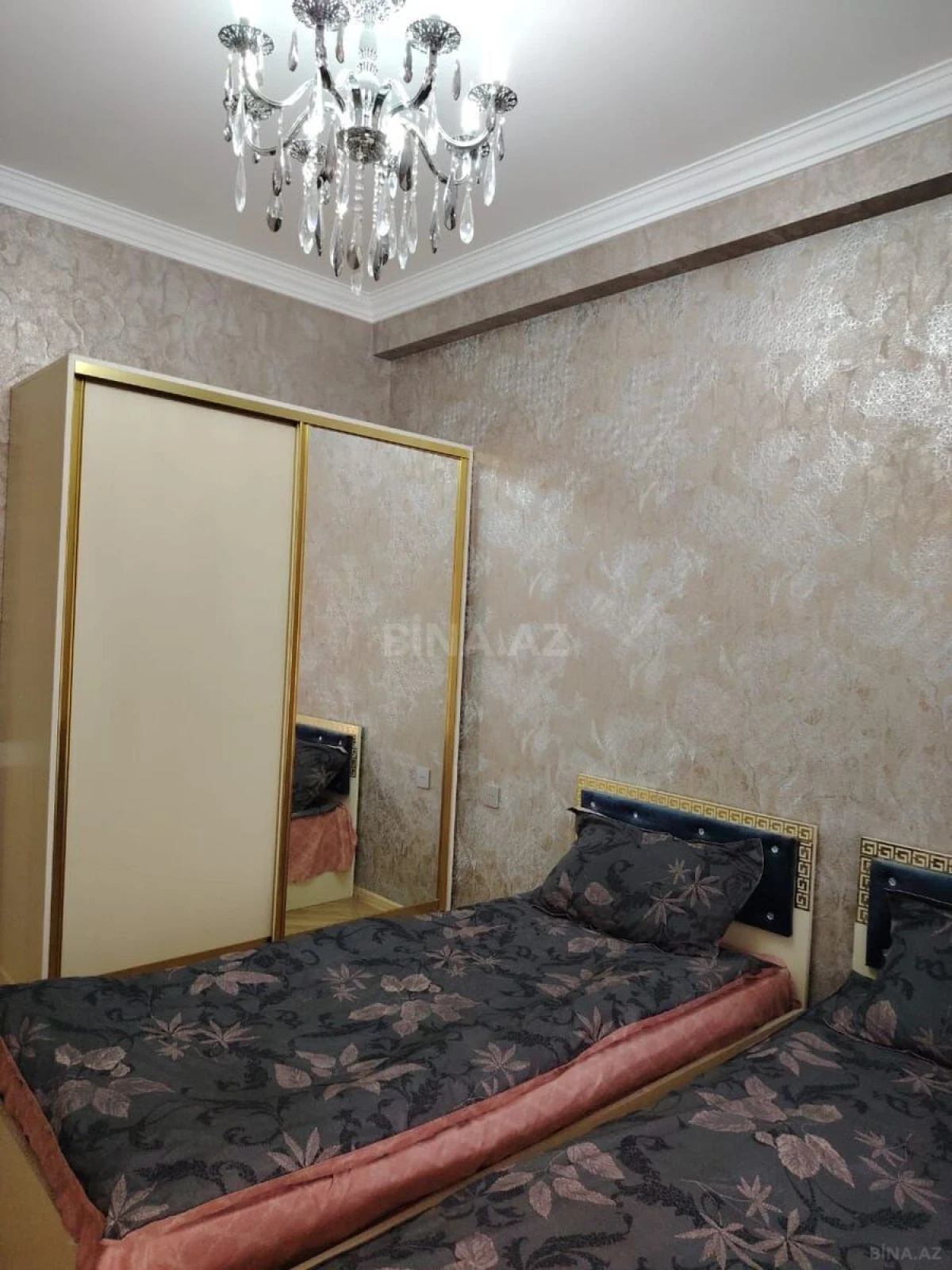 Kirayə verilir 2 otaqlı mənzil 80 m²