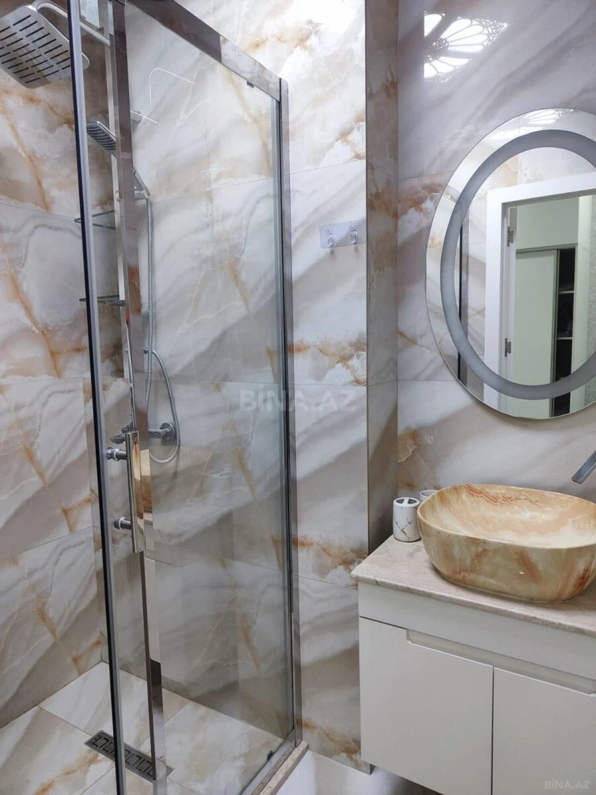 Kirayə verilir 2 otaqlı mənzil 95 m²