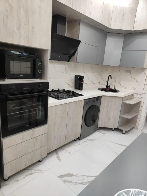 Kirayə verilir 2 otaqlı mənzil 95 m²