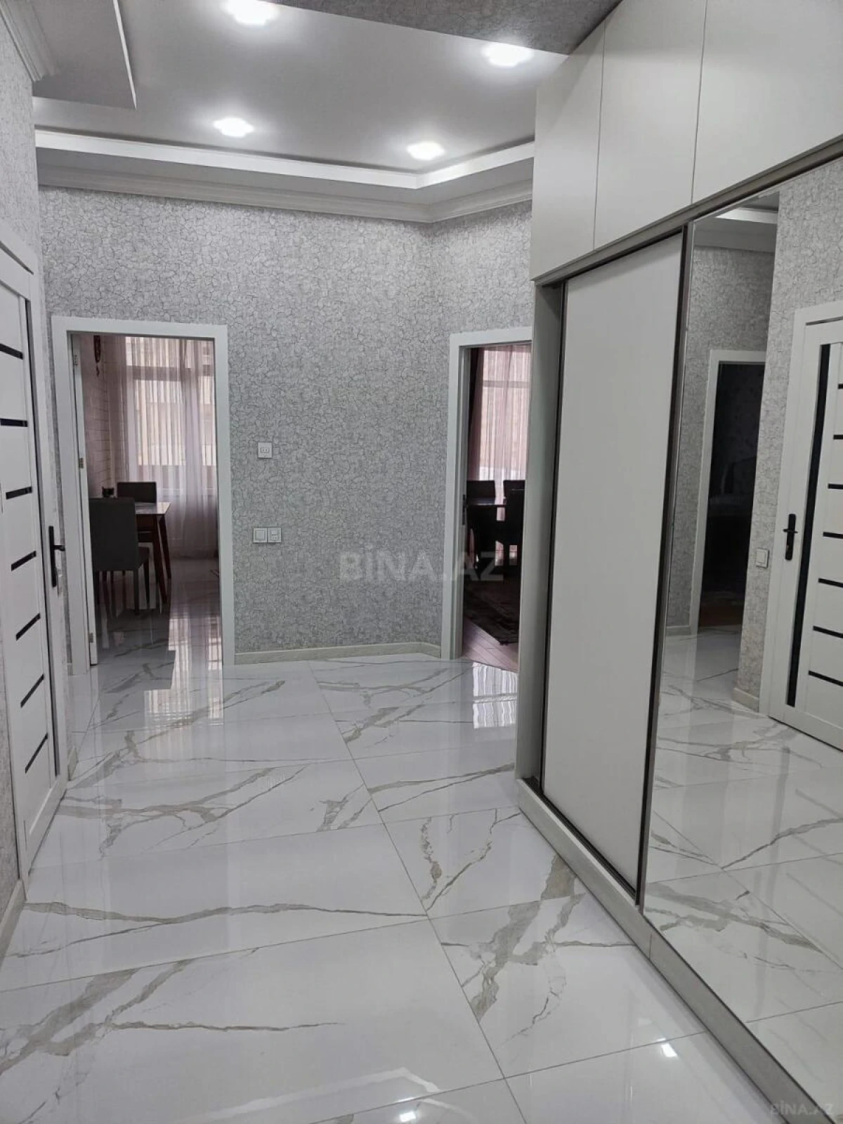 Kirayə verilir 2 otaqlı mənzil 95 m²