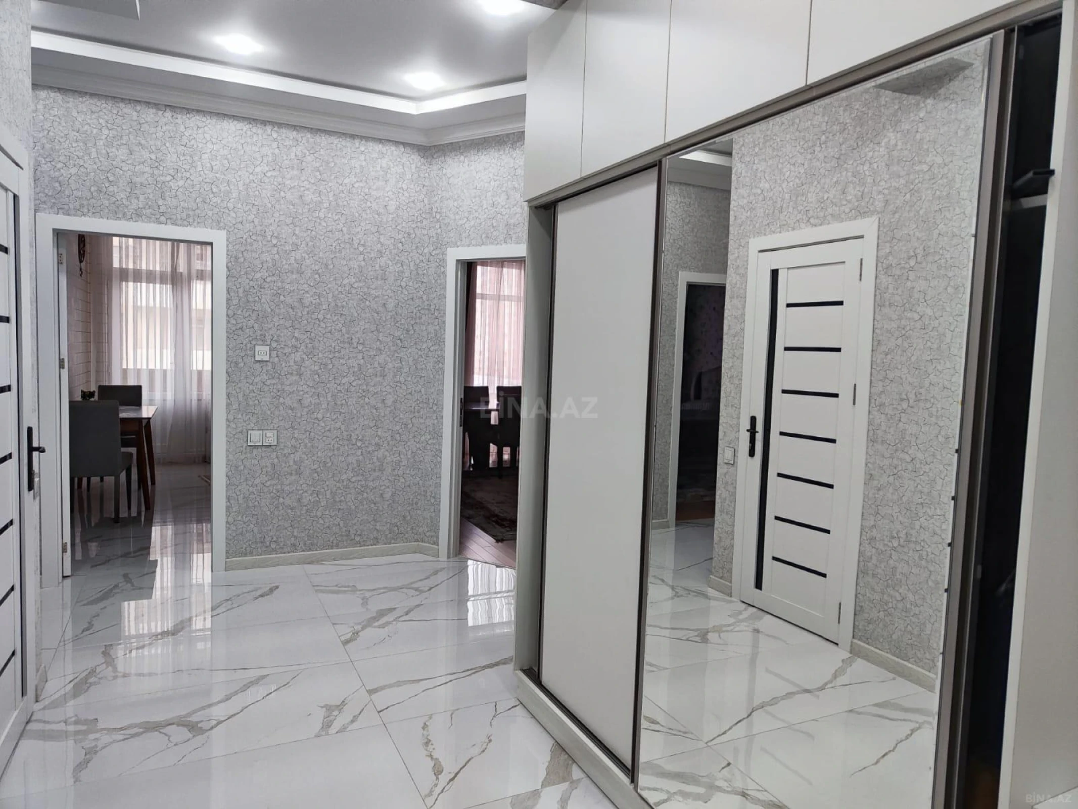 Kirayə verilir 2 otaqlı mənzil 95 m²