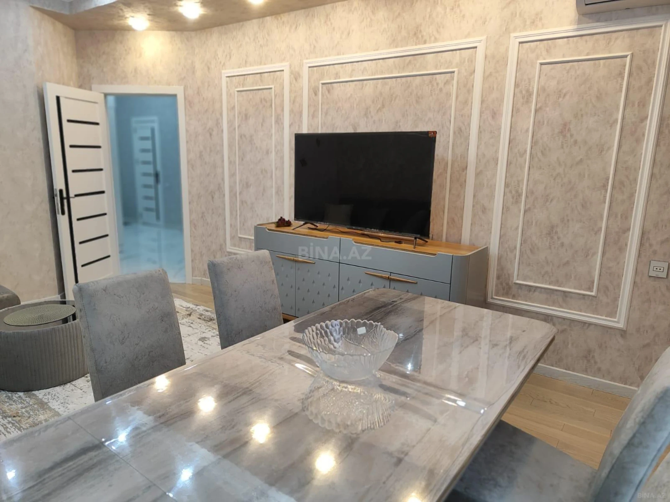 Kirayə verilir 2 otaqlı mənzil 95 m²
