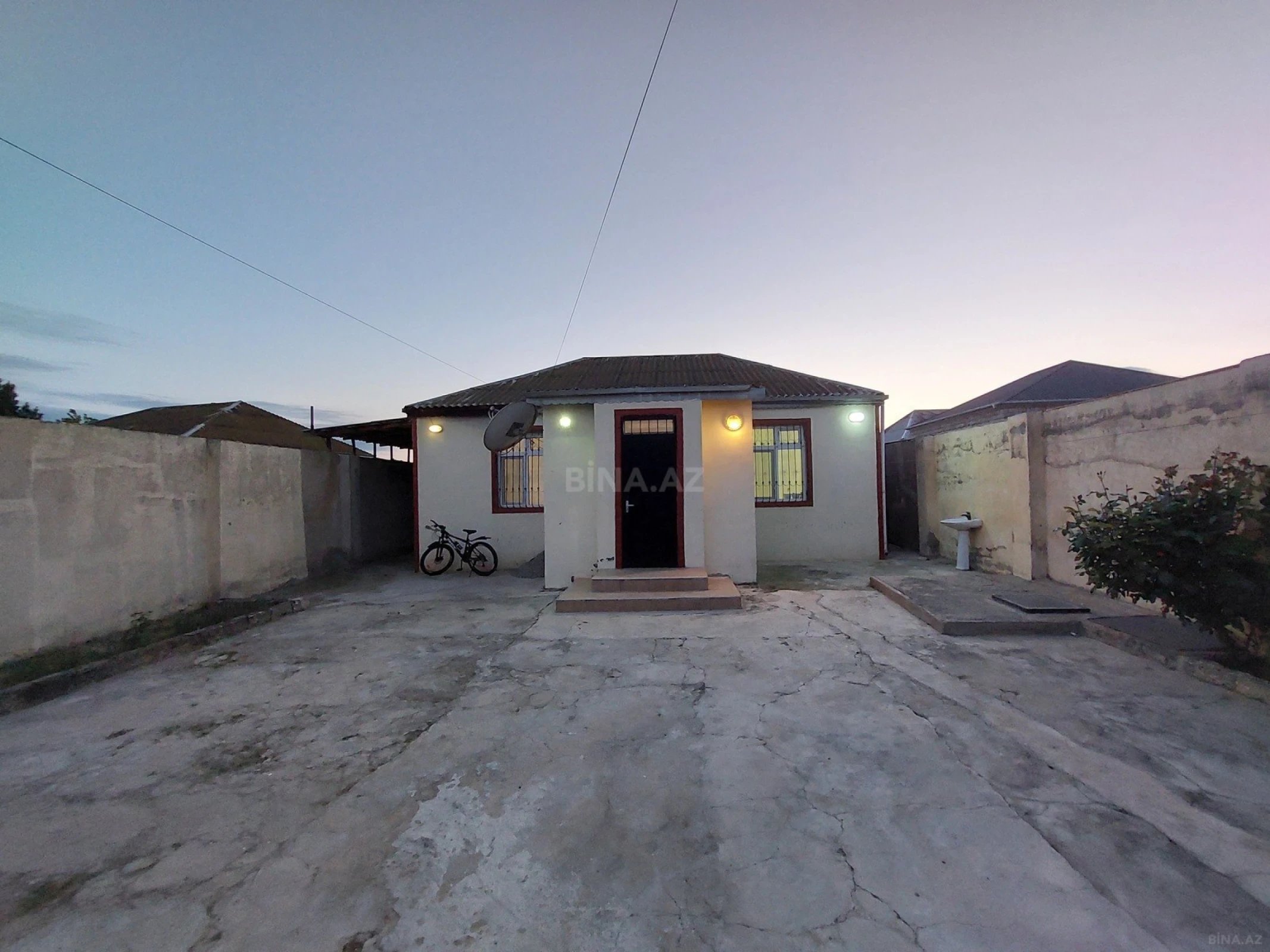 Satılır 3 otaqlı həyət evi 100 m²