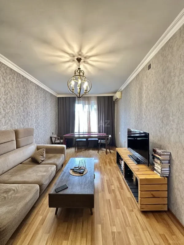 Satılır 5 otaqlı mənzil 100 m²