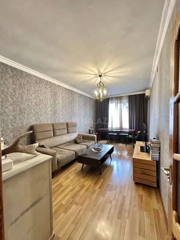 Satılır 5 otaqlı mənzil 100 m²