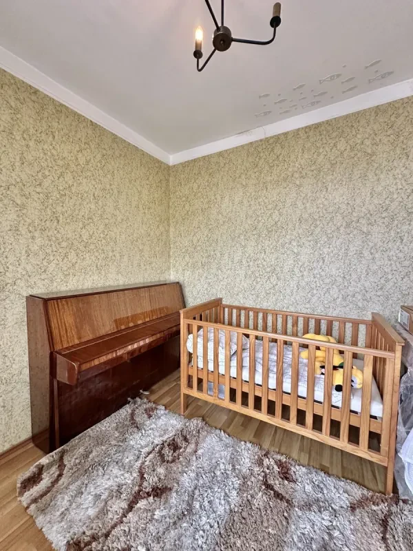 Satılır 5 otaqlı mənzil 100 m²