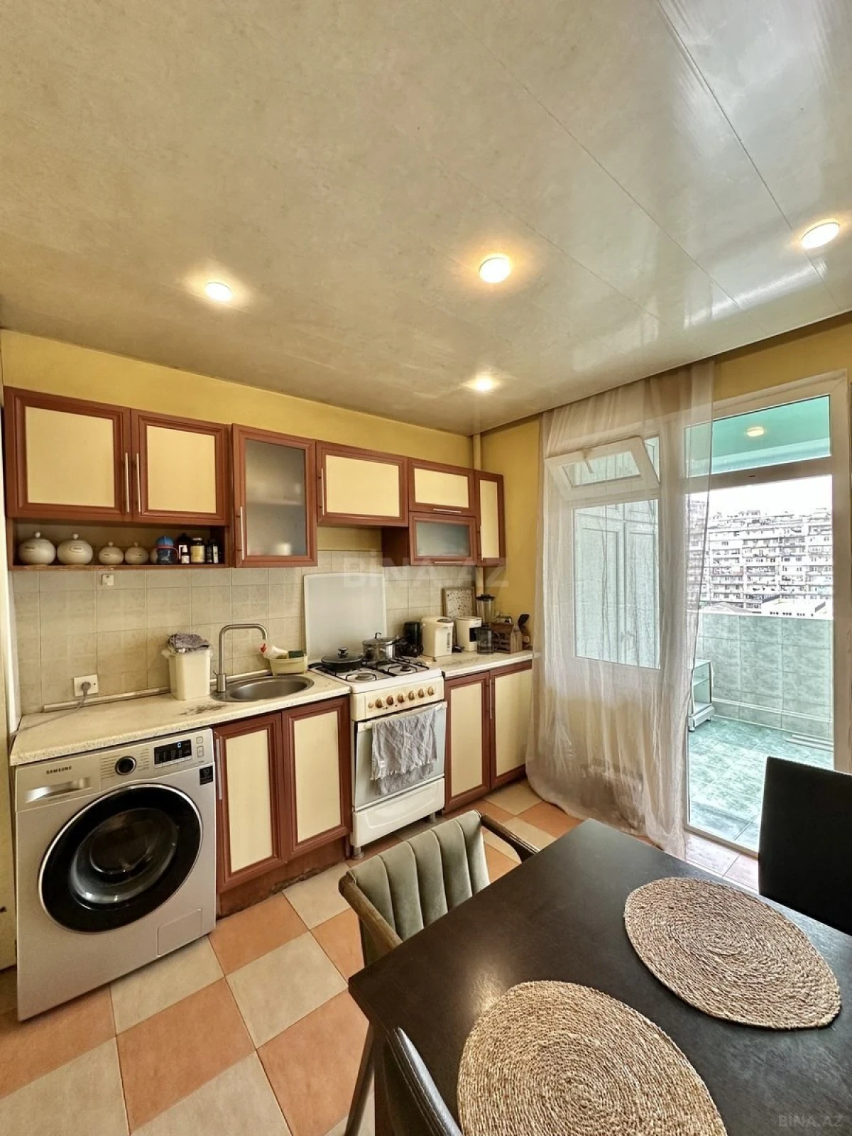 Satılır 5 otaqlı mənzil 100 m²