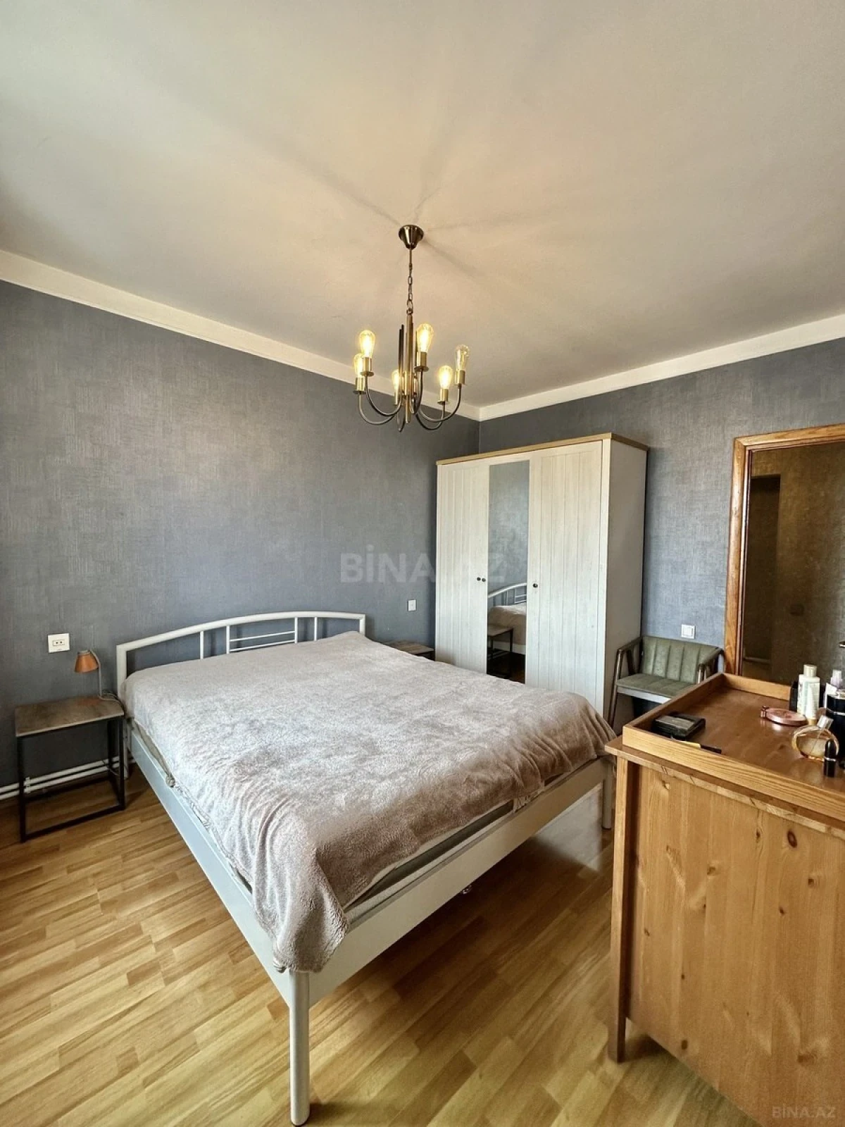 Satılır 5 otaqlı mənzil 100 m²