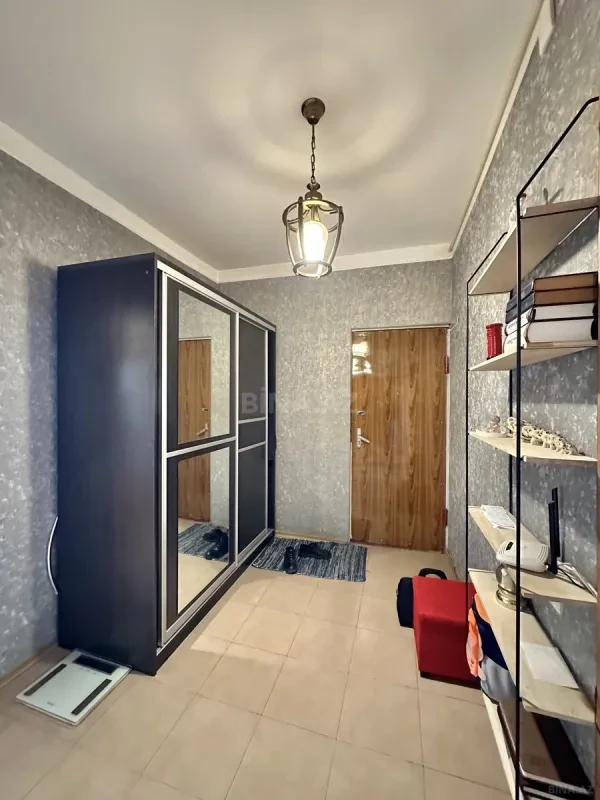 Satılır 5 otaqlı mənzil 100 m²