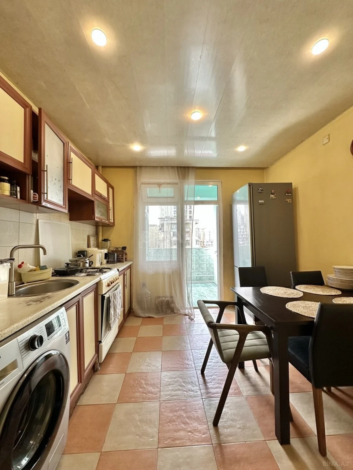 Satılır 5 otaqlı mənzil 100 m²